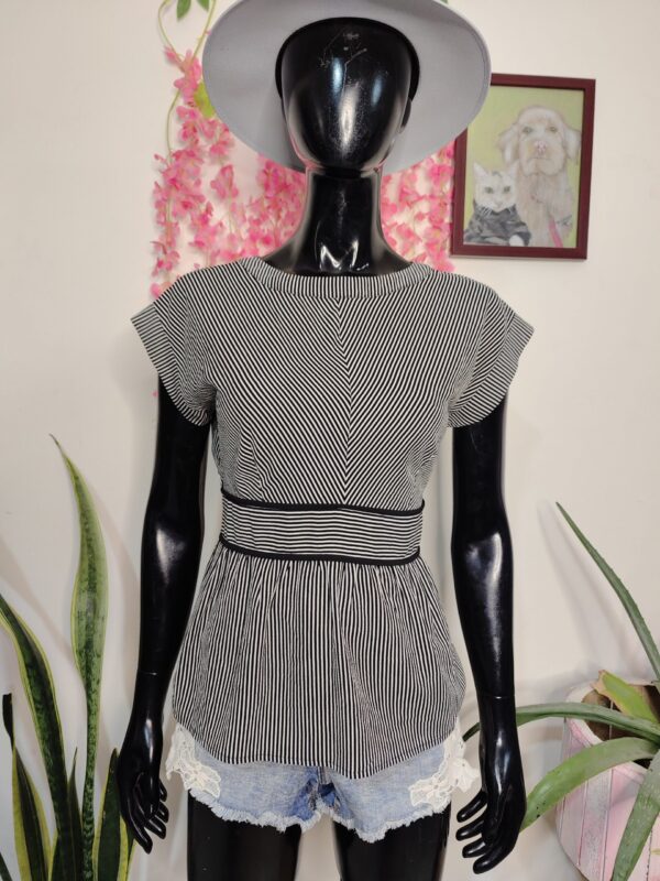 2025/04/1000336260-scaled.jpg Blusa de rayas