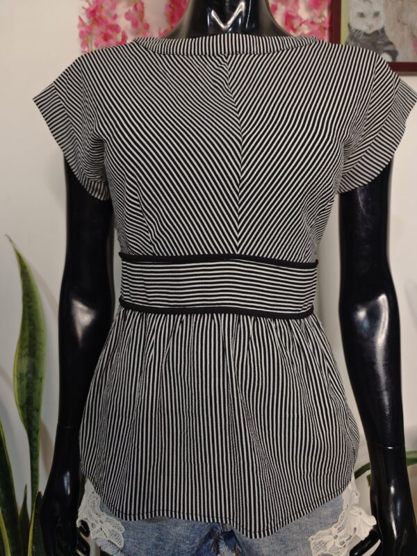 2025/04/1000336261-scaled.jpg Blusa de rayas