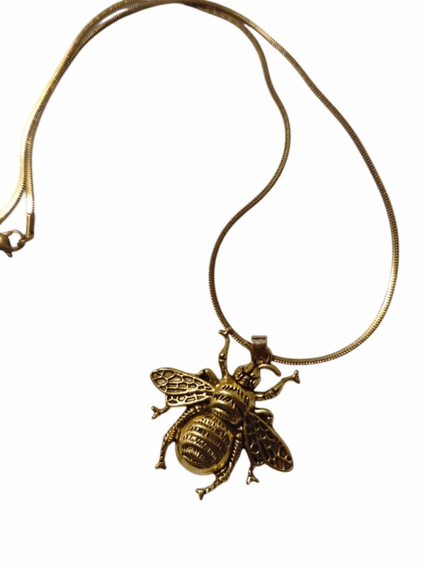 1000360197.png 🐝 Bee Chic - Collar Dorado con Dije de Abeja ✨