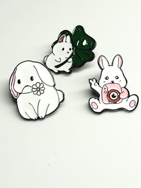 2025/04/1000362387-scaled.jpg 🐰 Saltitos de Amor – Pines de Conejitos