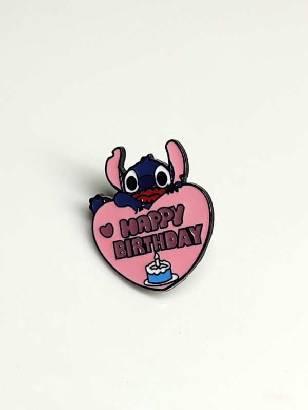 2025/04/1000362596-scaled.jpg ✨ Ohana en miniatura: Pines de Stitch 🌺